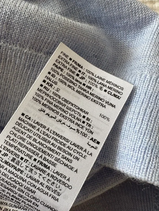 Banana Republic Light Blue Merino Wool V-Neck Sweater - Picture 3 of 3